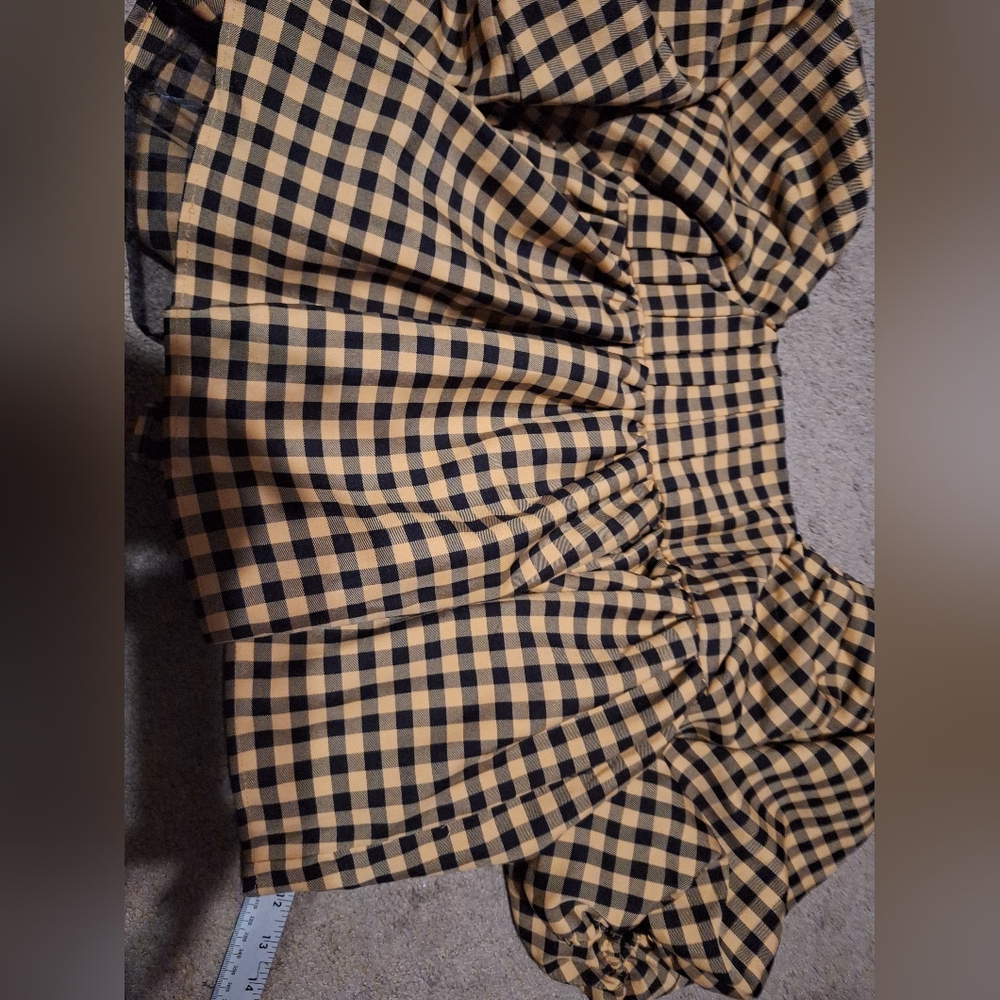 Nasty Gal Black and Tan And Orange Blend  Checkered Puff Sleeve Crop Top - Picture 2 of 13